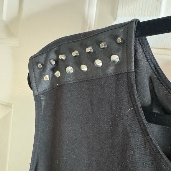 Women’s Black Sleeveless Studded Shear Hem Top Size Medium - Picture 6 of 9